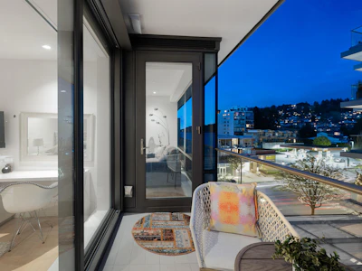 402-1355 Bellevue Avenue - 4