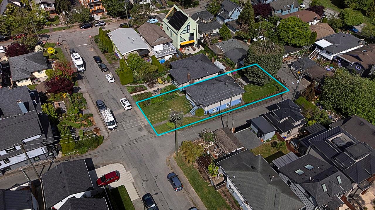 2137 20th Avenue, Vancouver, BC, V5N 2L4 - 11