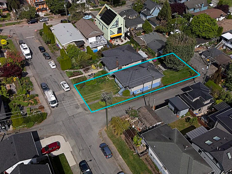 2137 20th Avenue, Vancouver, BC, V5N 2L4 - 11