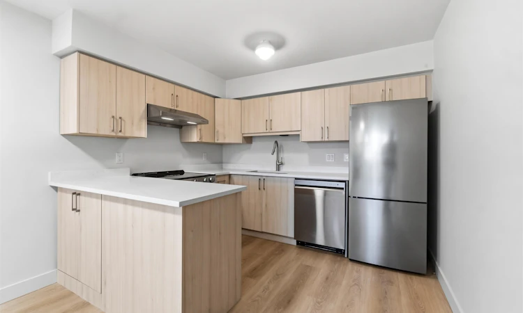 305-2928 Commercial Drive