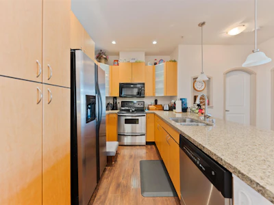 207-33485 South Fraser Way - 5