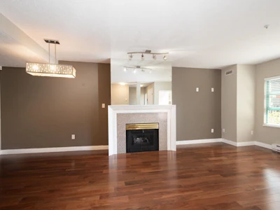 108E-3081 Glen Drive - 5