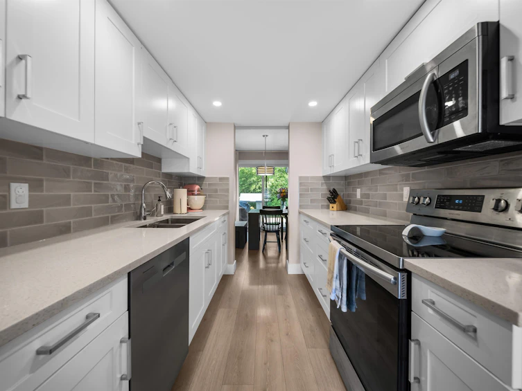 15879 Alder Place, Surrey, BC, V4A 5J1 - 17