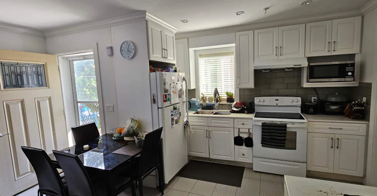33xx Price Street, Vancouver, BC, V5R 5P8 - 7