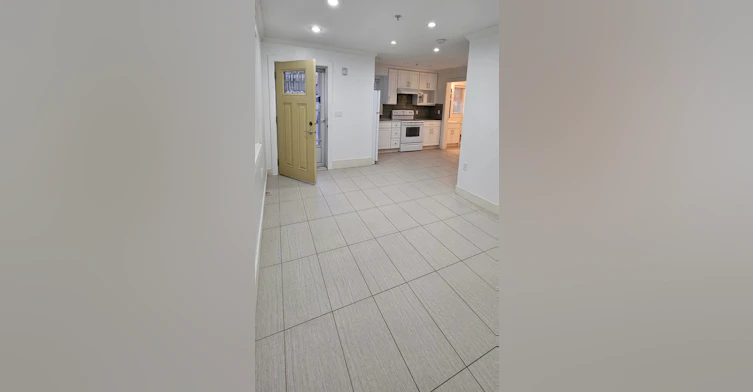 33xx Price Street, Vancouver, BC, V5R 5P8 - 4