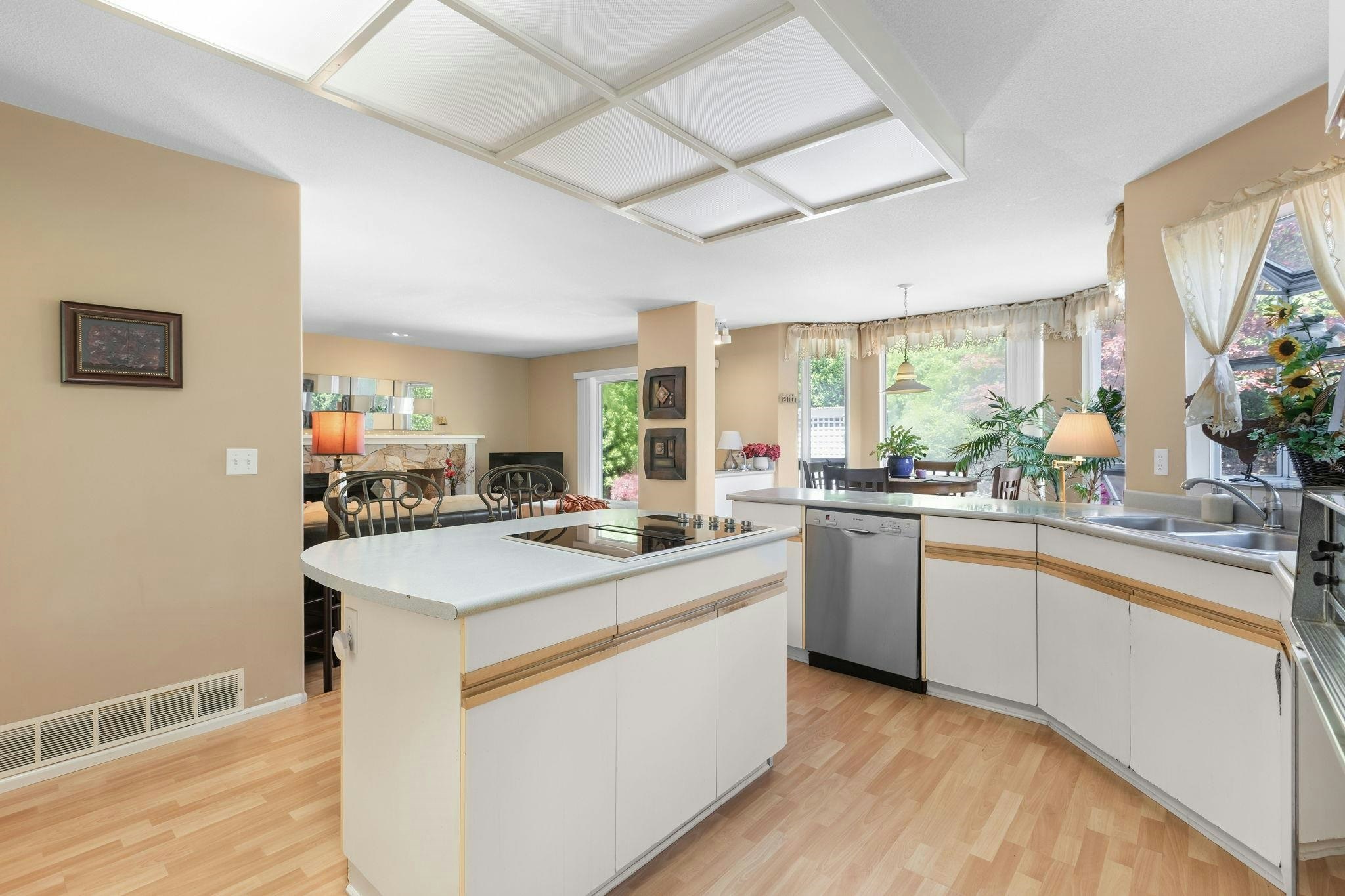 2905 Cliffrose Crescent, Coquitlam, BC, V3E 2S9 - 8