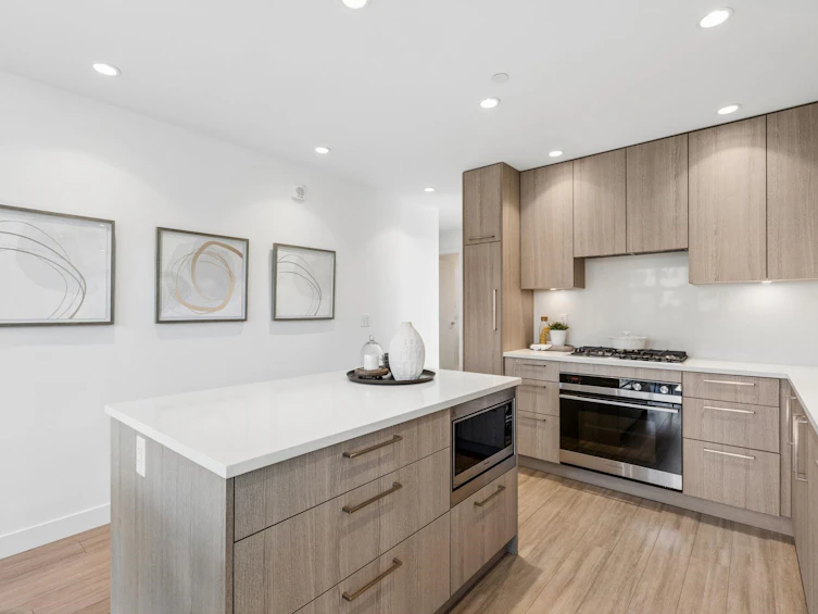 201-707 E 3 Street, North Vancouver, BC, V7L 1G8 - 12