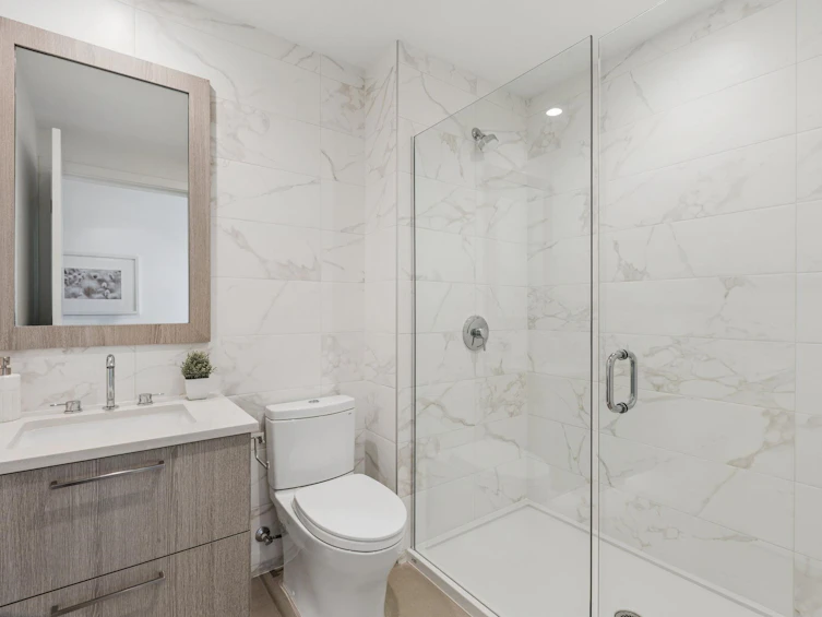201-707 E 3 Street, North Vancouver, BC, V7L 1G8 - 25