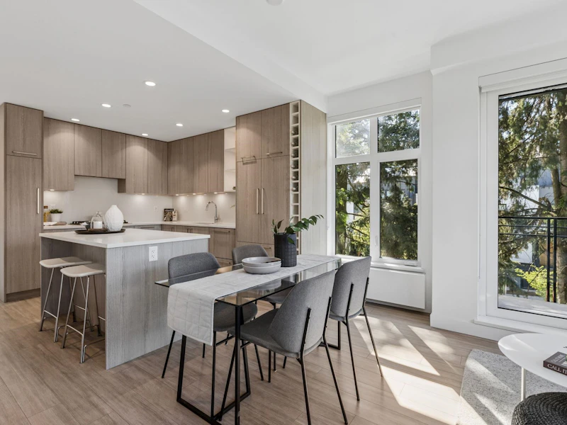 201 - 707 E 3rd Street, North Vancouver BC