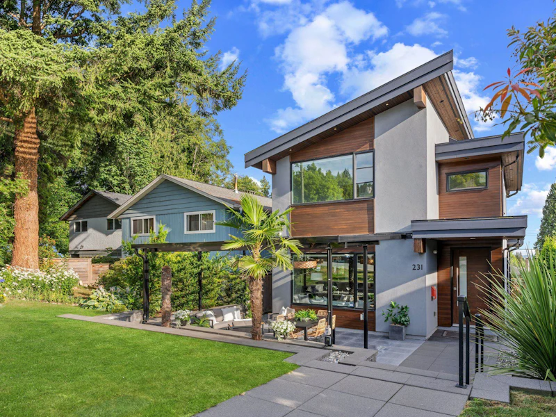 231 E 27th Street, North Vancouver BC V7N 1B7