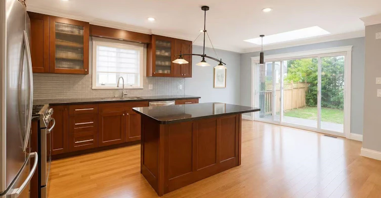 3000 W 38th Avenue, Vancouver, BC, V6N 2Y3 - 2