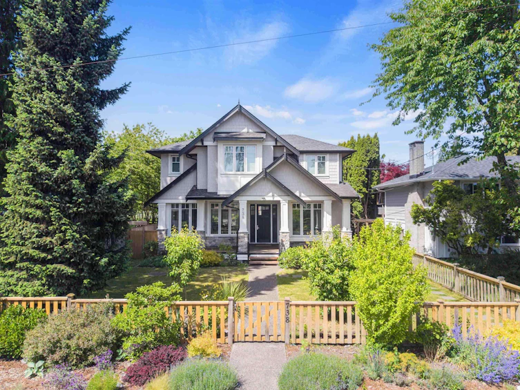 738 E 13th Street, North Vancouver, BC, V7L 2M7