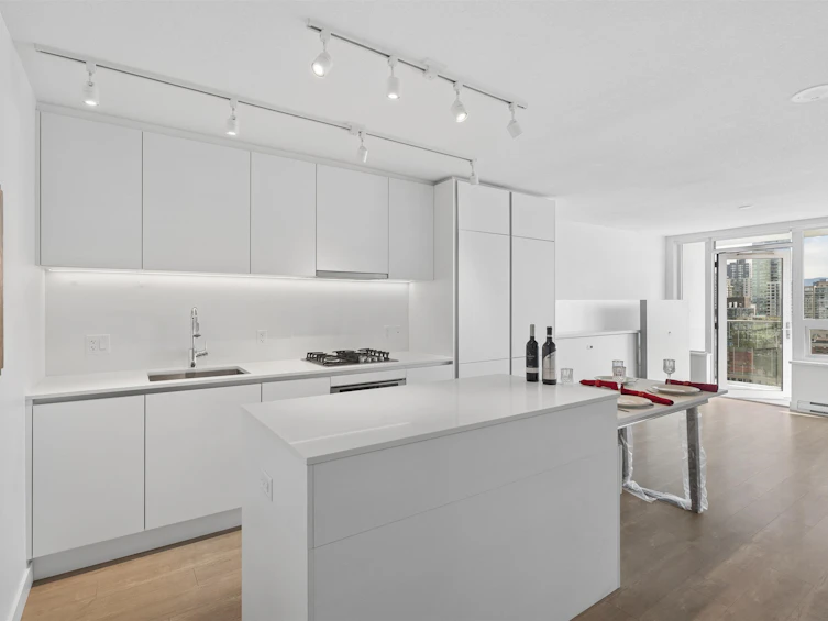 1901-908 Quayside Drive, New Westminster, BC, V3M 0L4