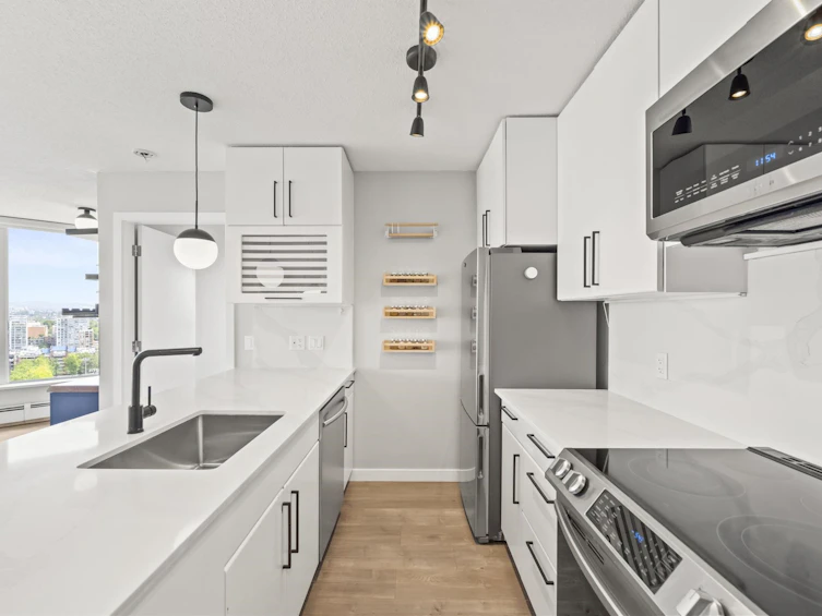 2202-689 Abbott Street, Vancouver, BC, V6B 0J2 - 2