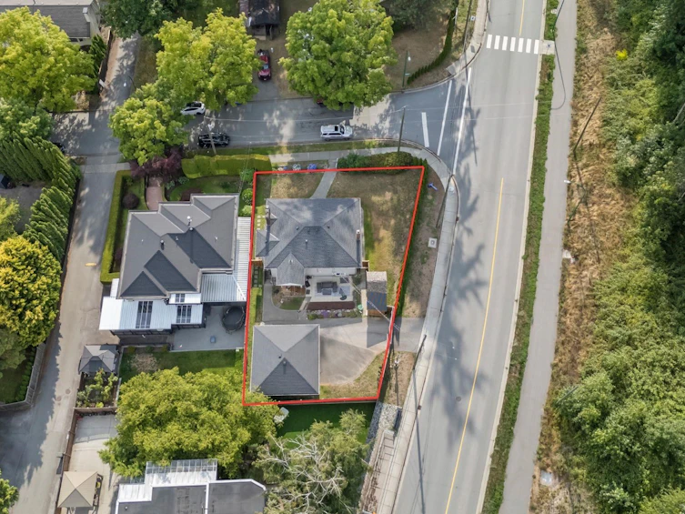 2510 Camrose Drive, Burnaby, BC, V5A 2Y5 - 3