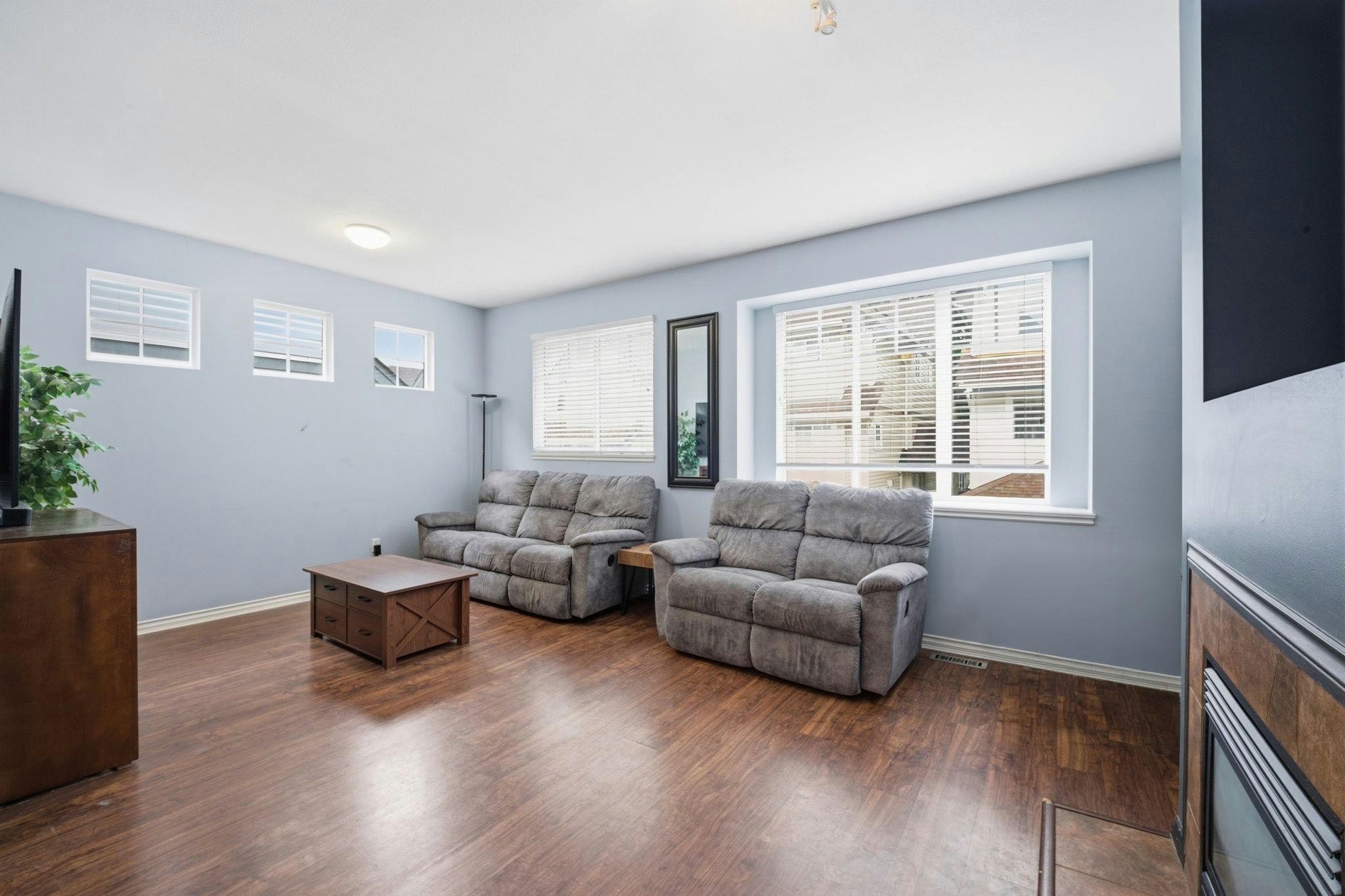 5-20582 67 Avenue - 2