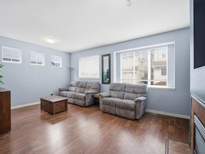 5-20582 67 Avenue - 2