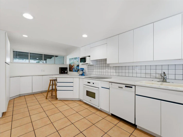 15-4957 Marine Drive, West Vancouver, BC, V7W 2P5 - 11