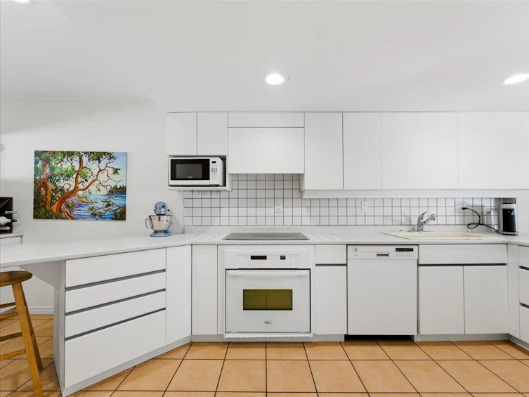 15-4957 Marine Drive, West Vancouver, BC, V7W 2P5 - 9