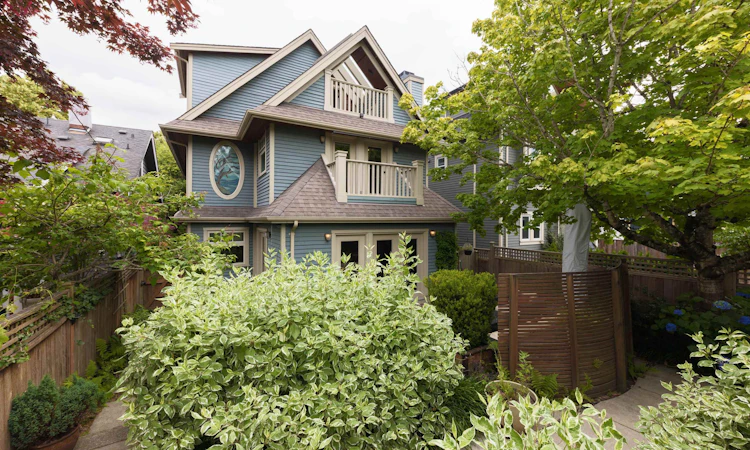 850 E 10th Avenue