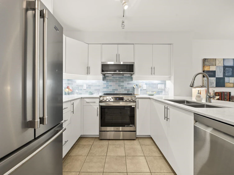 310-808 Sangster Place, New Westminster, BC, V3L 5W3 - 2