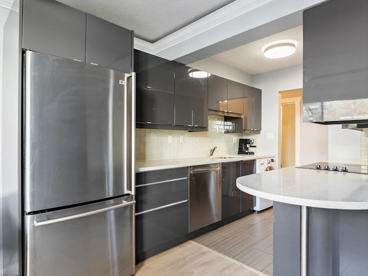 8965 Horne Street, Burnaby, BC, V3N 4J8 - 9