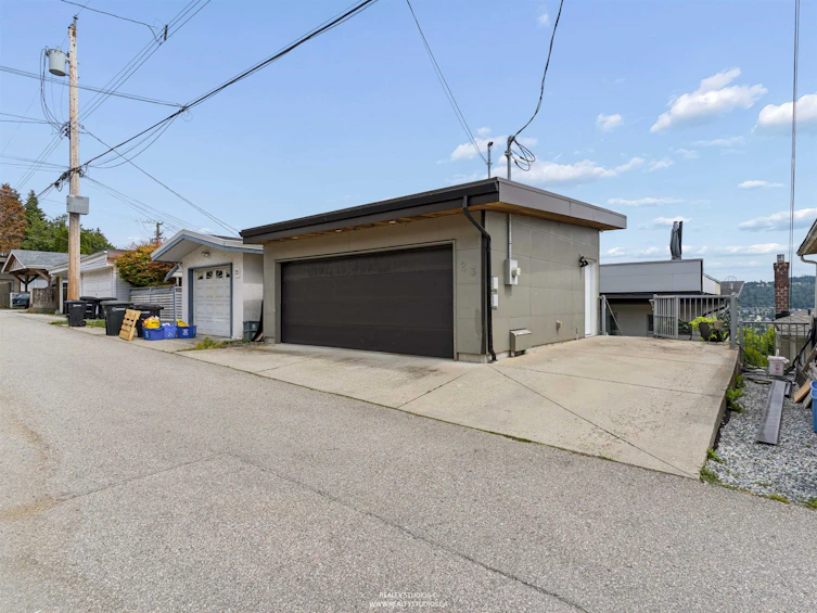 23 Ellesmere Avenue, Burnaby, BC, V5B 3S5 - 32