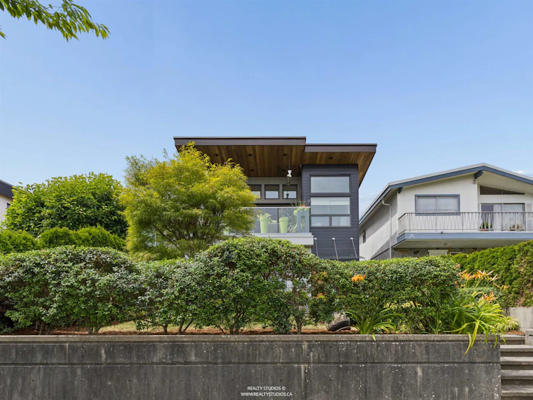 23 Ellesmere Avenue, Burnaby, BC, V5B 3S5 - 30