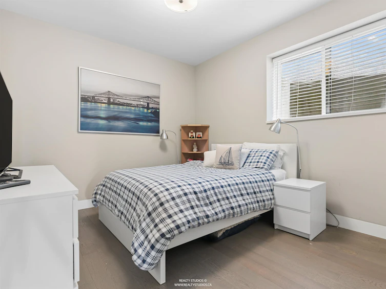 23 Ellesmere Avenue, Burnaby, BC, V5B 3S5 - 20