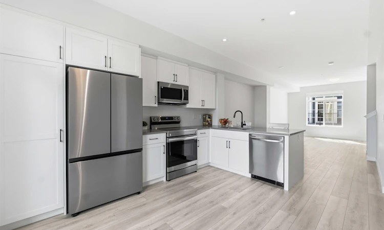 143-20180 84 Avenue
