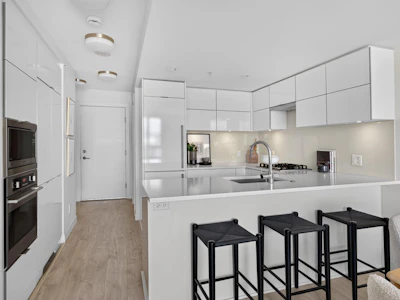 707-238 W Broadway - 2
