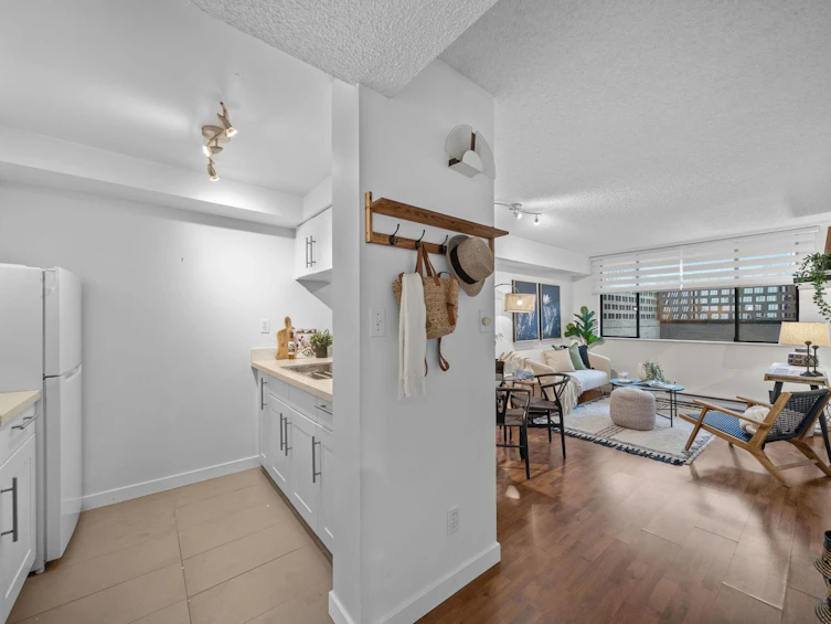 201-1270 Robson Street, Vancouver, BC, V6E 3Z6 - 12