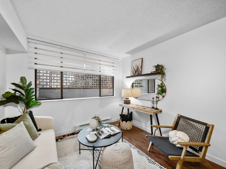 201-1270 Robson Street, Vancouver, BC, V6E 3Z6 - 3
