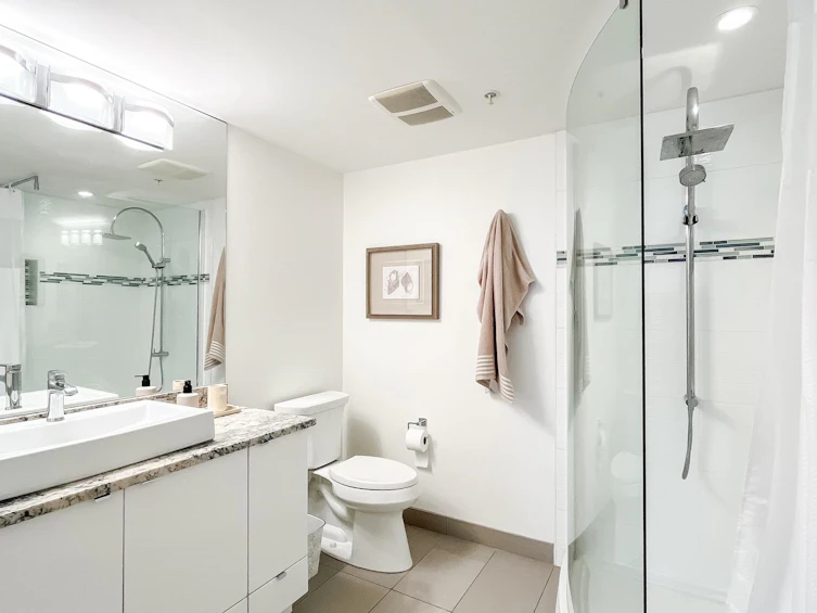 404-14955 Victoria Avenue, Surrey, BC, V4B 1G2 - 8