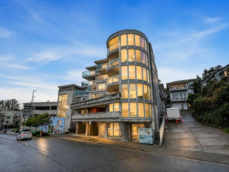 404-14955 Victoria Avenue, Surrey, BC, V4B 1G2