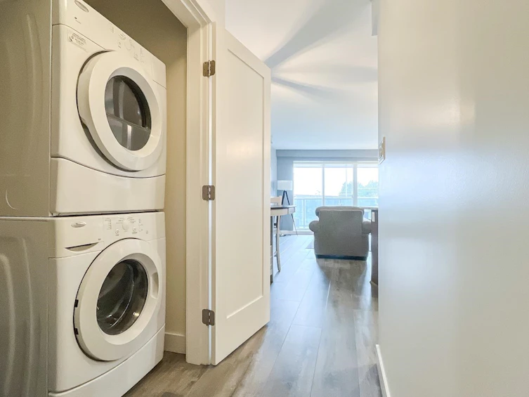 404-14955 Victoria Avenue, Surrey, BC, V4B 1G2 - 14