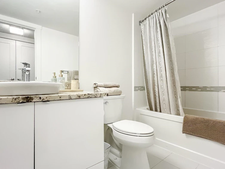 404-14955 Victoria Avenue, Surrey, BC, V4B 1G2 - 11