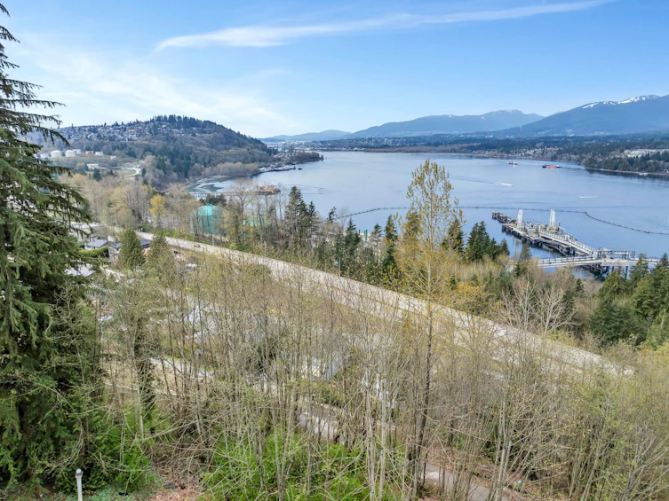 7235 Bayview Drive, Burnaby, BC, V5A 4T3 - 13