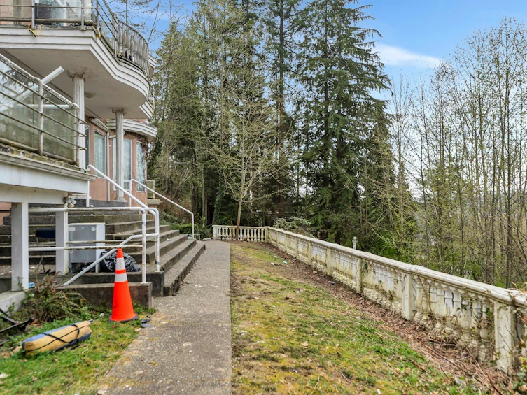 7235 Bayview Drive, Burnaby, BC, V5A 4T3 - 23