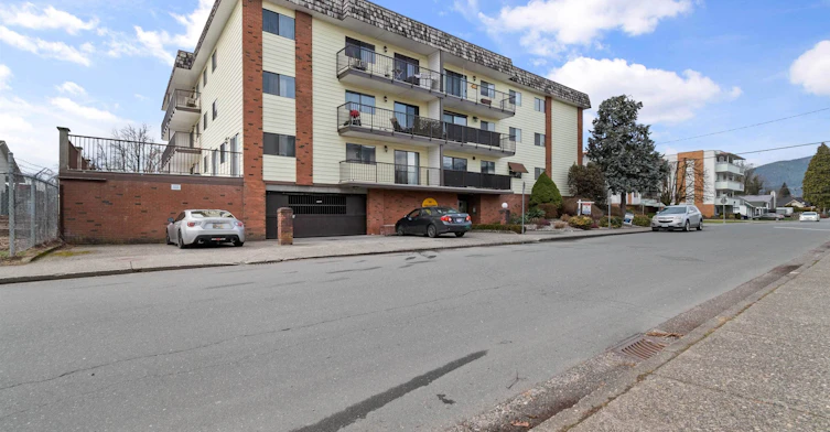 204-9417 Nowell Street, Chilliwack, BC, V2P 7M4