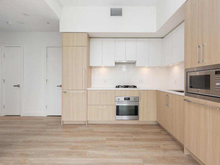 301-9675 King George Boulevard, Surrey, BC, V3T 0T7