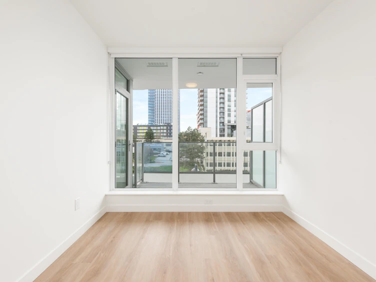 301-9675 King George Boulevard, Surrey, BC, V3T 0T7 - 4