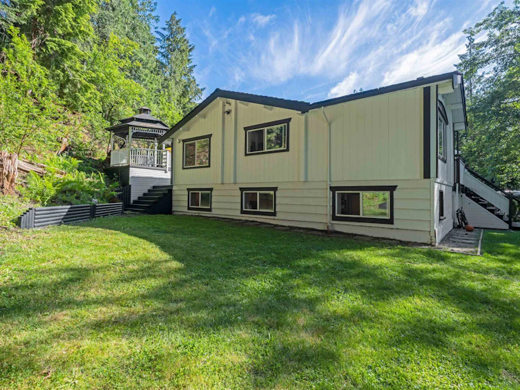 3870 Emerald Drive, North Vancouver, BC, V7R 3B8 - 39