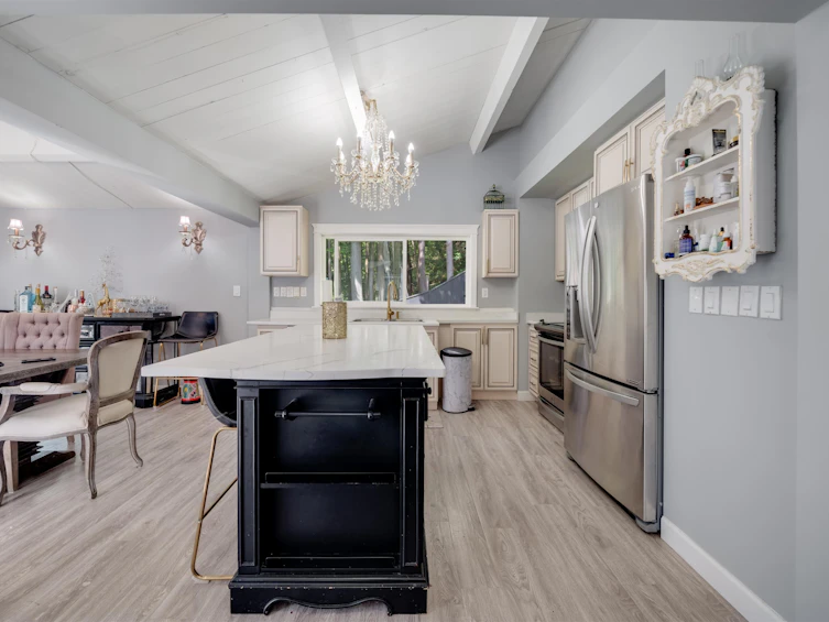 3870 Emerald Drive, North Vancouver, BC, V7R 3B8 - 12