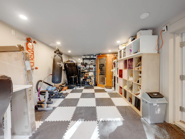 3870 Emerald Drive, North Vancouver, BC, V7R 3B8 - 36