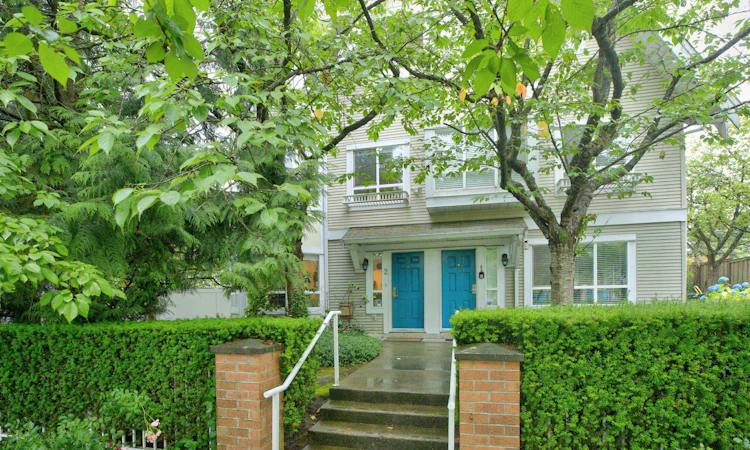 2-6577 Southoaks Crescent