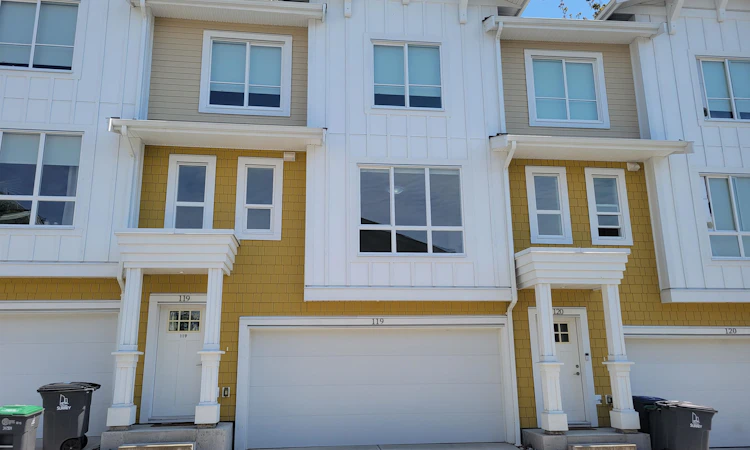 119-16561 17a Avenue