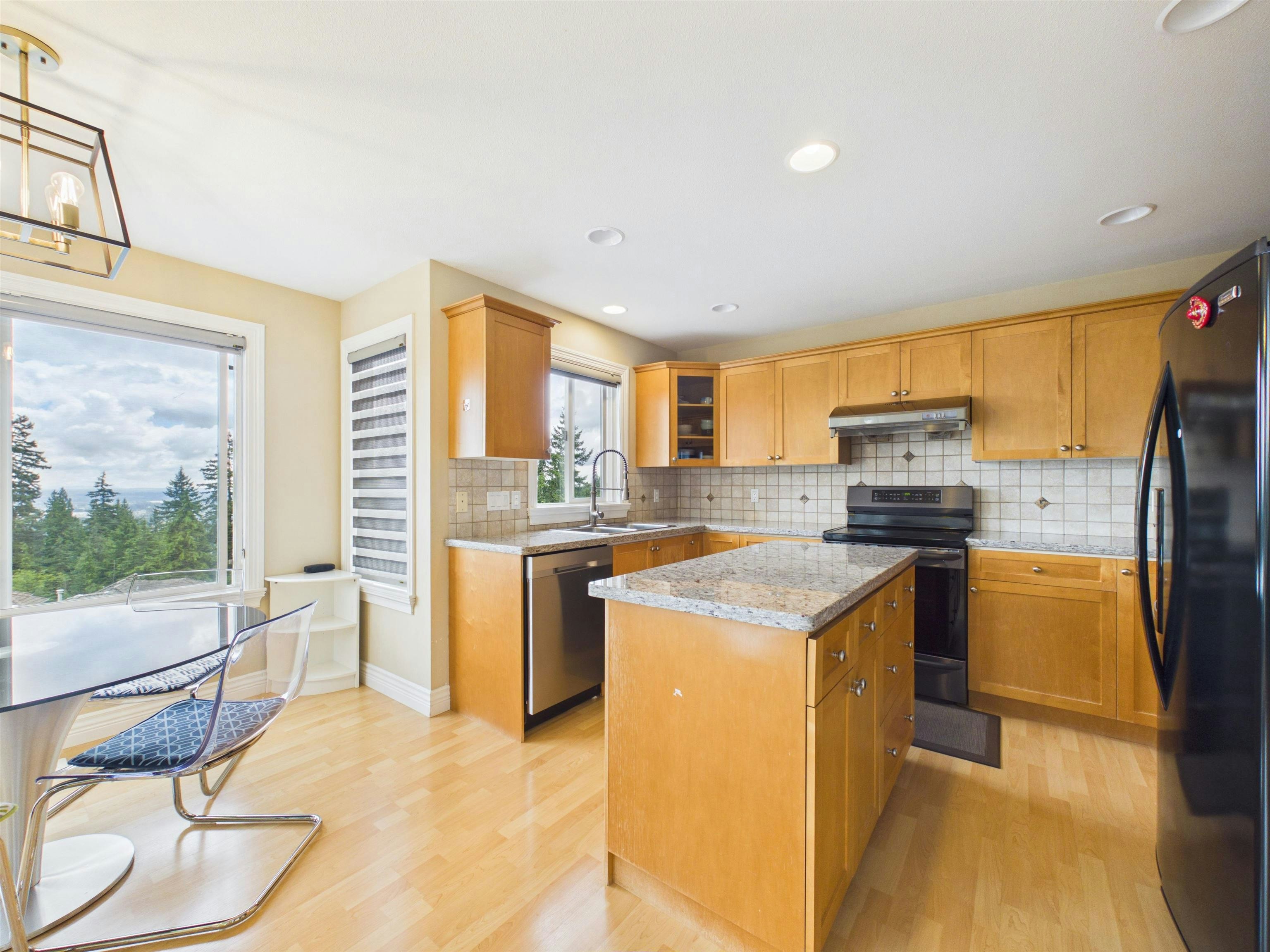 3010 Maplewood Court, Coquitlam, BC, V3E 3P3 - 10