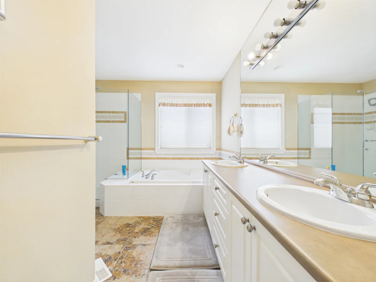 3010 Maplewood Court, Coquitlam, BC, V3E 3P3 - 16