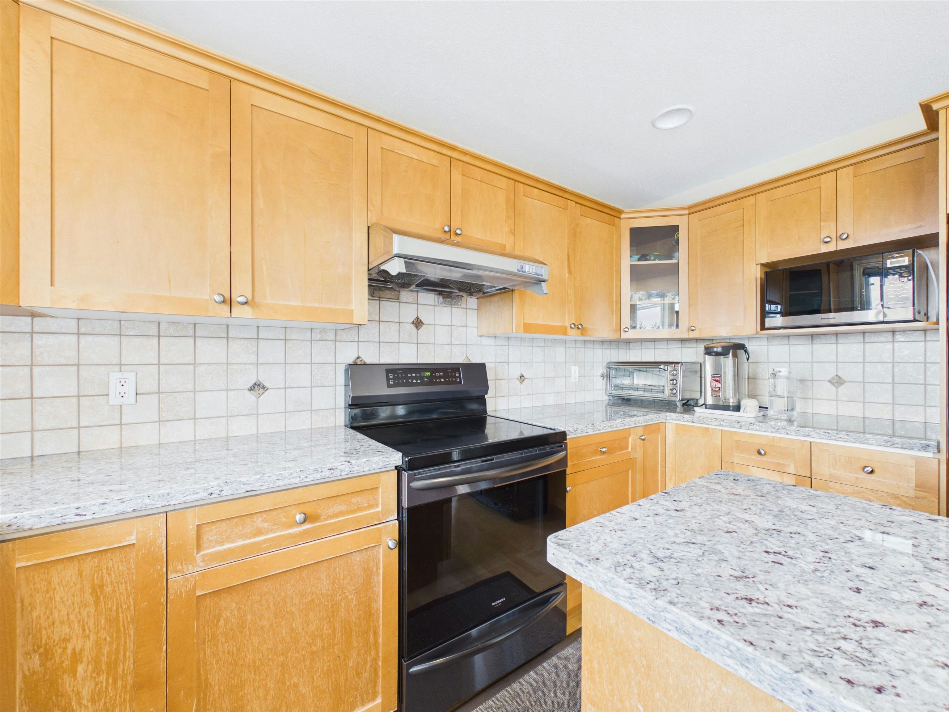 3010 Maplewood Court, Coquitlam, BC, V3E 3P3 - 11